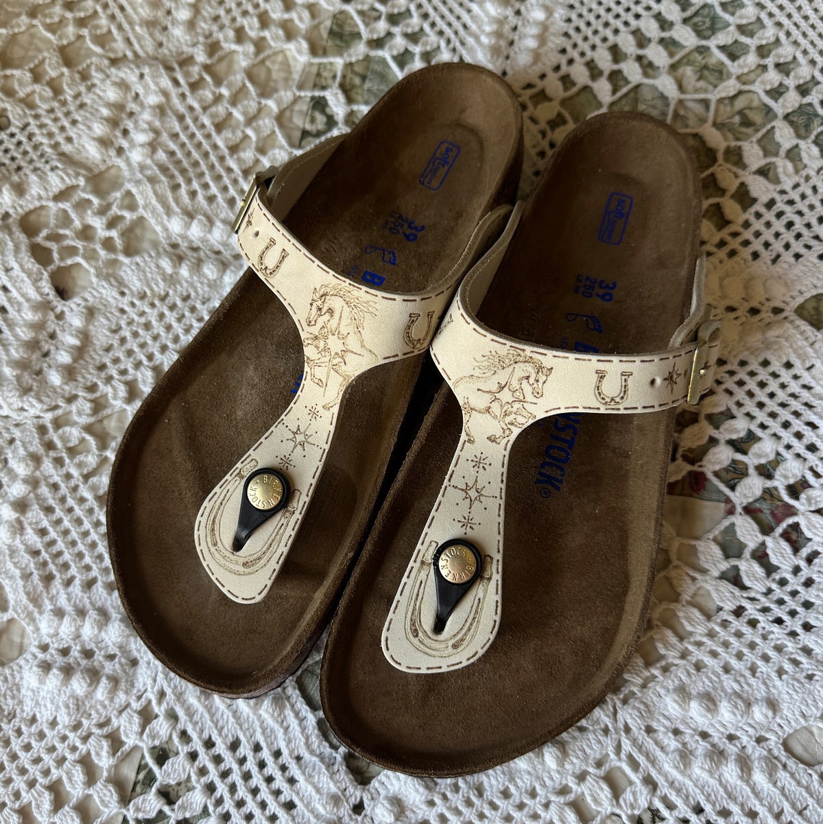 horses and stars on eggshell gizeh (oiled leather)