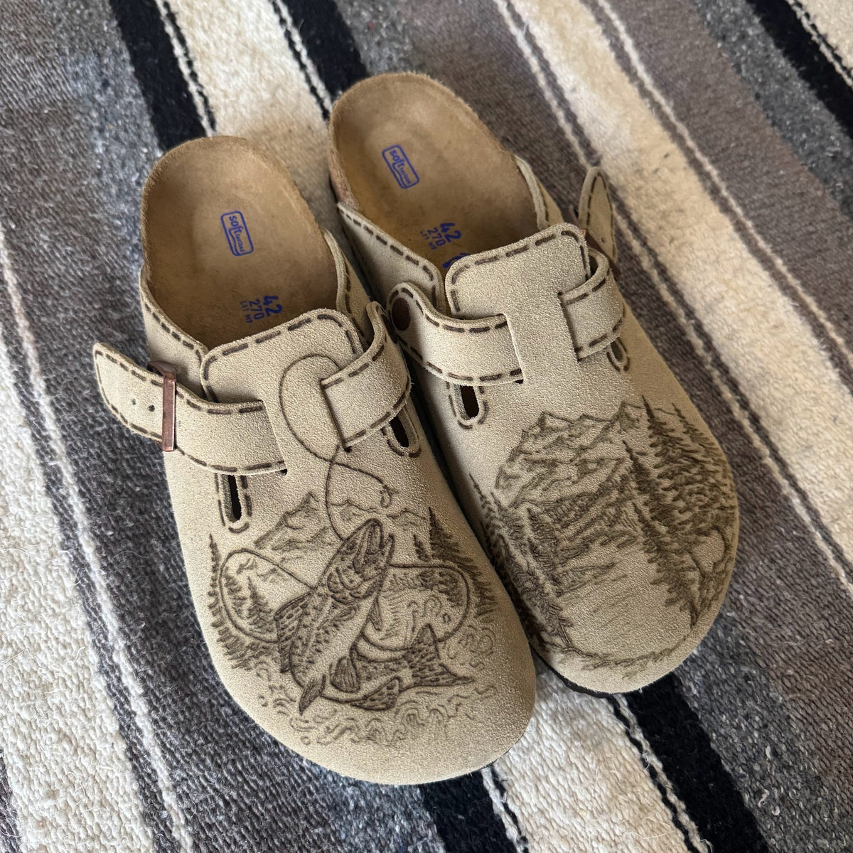 rainbow trout taupe clogs (Suede leather)