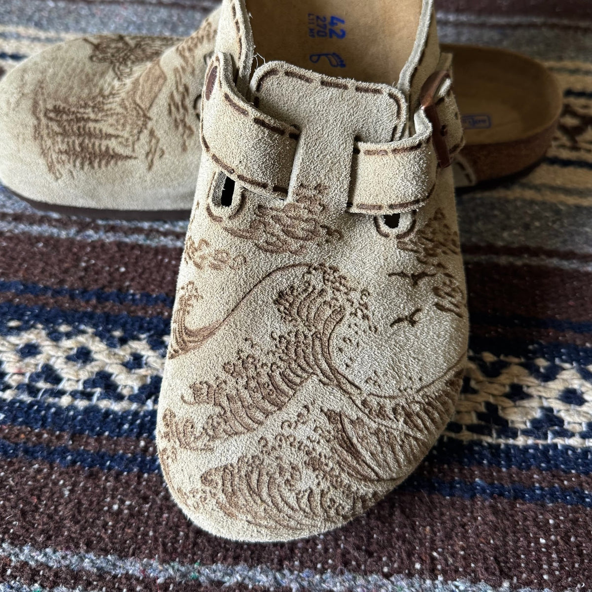 wave on taupe clogs (suede leather)